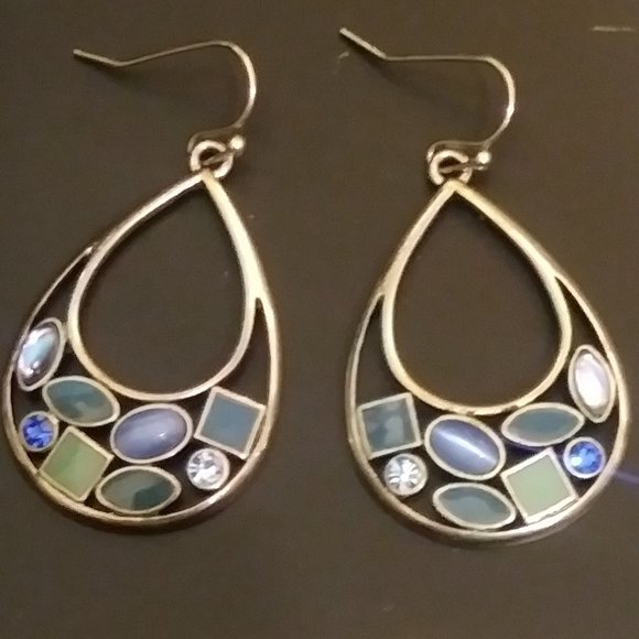 Jewelry - Beautiful Dangle Earrings w Stones ( VIDEO!!! )